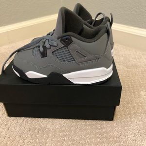 Jordan 4 retro shoes. Size 9C